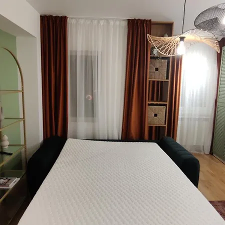 Warm & Chic Designer In The South Apartamento