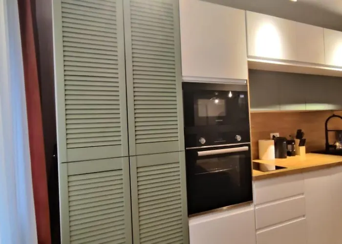 Apartment Warm & Chic Designer In The South *