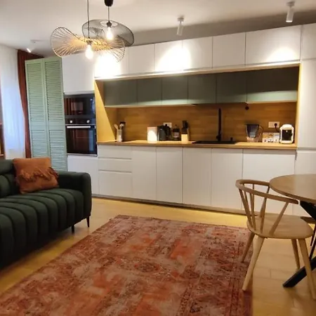 Warm & Chic Designer In The South Apartamento *