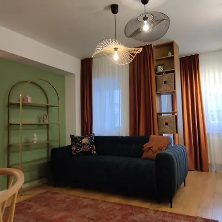 Warm & Chic Designer In The South * Бухарест